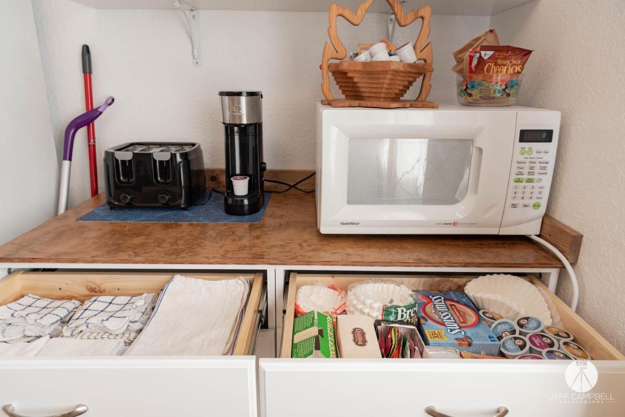Cloud Nine Cottage Big Lake エクステリア 写真