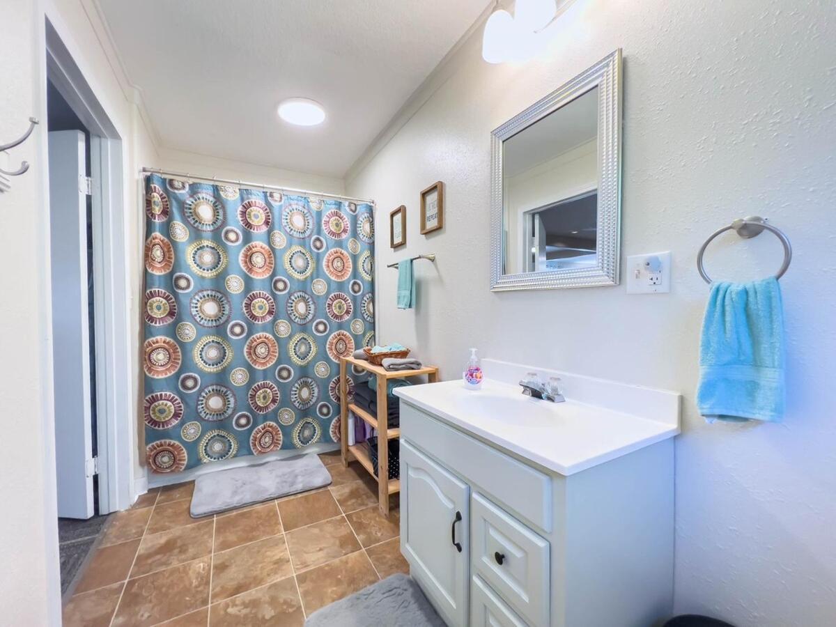 Cloud Nine Cottage Big Lake エクステリア 写真