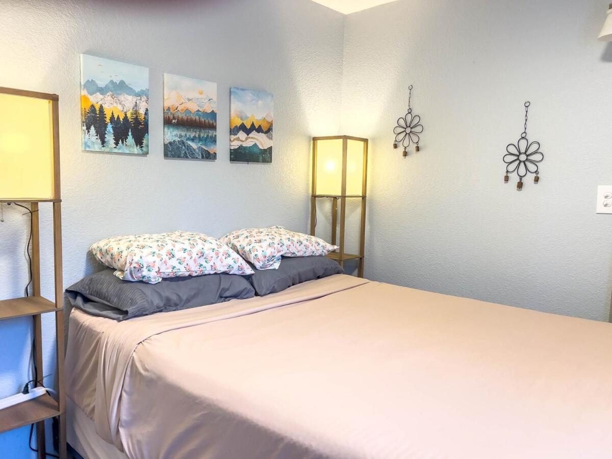 Cloud Nine Cottage Big Lake エクステリア 写真