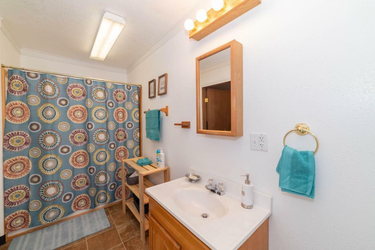 Cloud Nine Cottage Big Lake エクステリア 写真