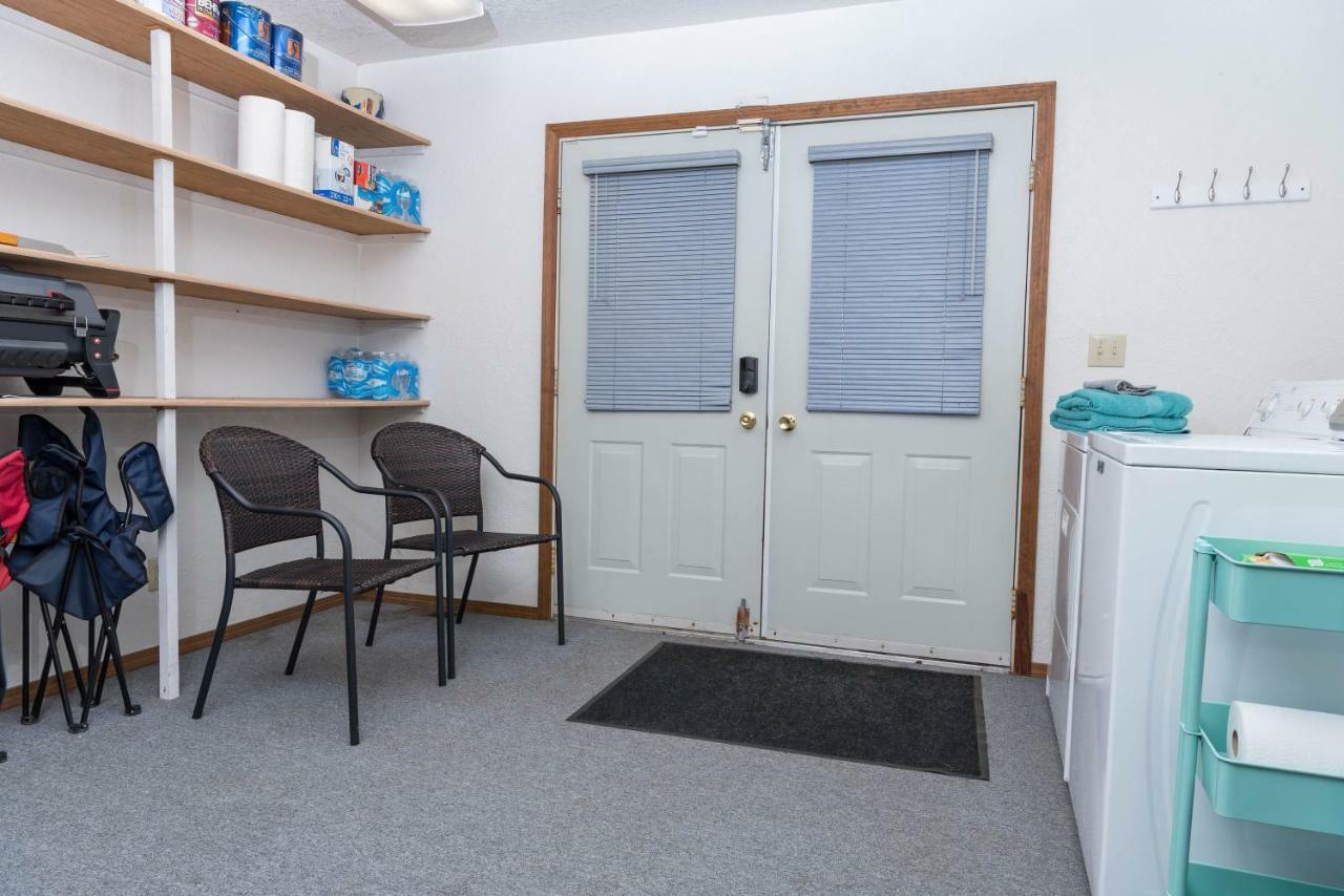 Cloud Nine Cottage Big Lake エクステリア 写真